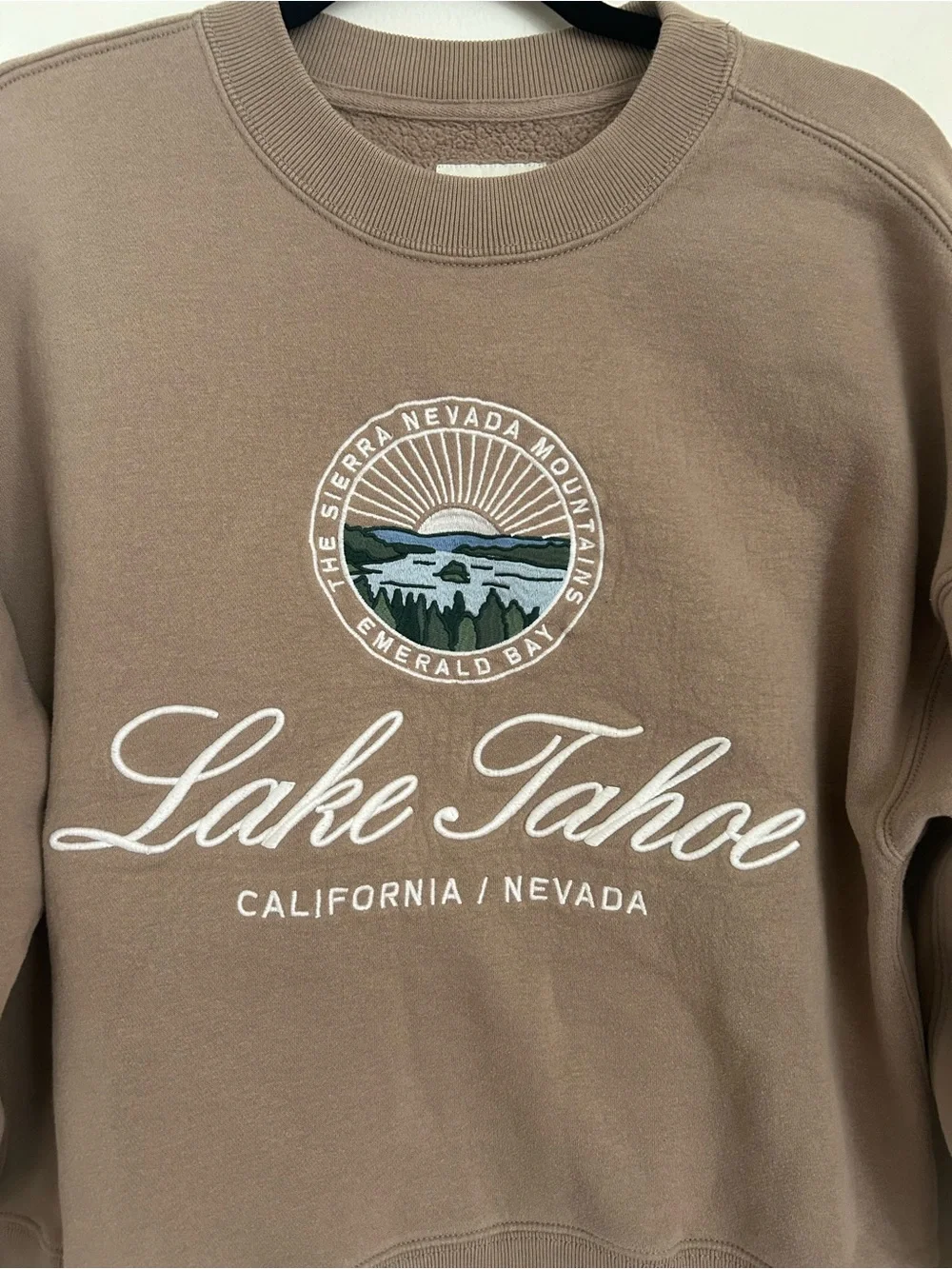 Abercrombie & Fitch Lake Tahoe Embroidered Crewneck Sweatshirt Size Medium - Picture 3 of 6